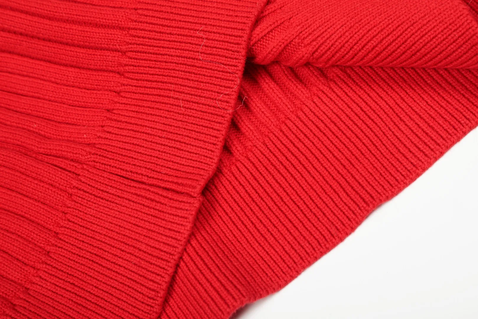P250 Top quality" Style number: DS114# (not off the shelves all year round) [Ralph Lauren half-zip solid color pony embroidered logo striped knitted sweater] ✅Ralph Lauren half-zip classic basic versatile unisex couple pullover sweater ✅Main supplier platform live broadcast Wholesale entity Replenish when out of stock Not off the shelf ✅ZP quality 1:1 version Scan the code to enter the GF website Counter quality ✅Detailed quality The only one in Guangzhou Imported quality cotton yarn, focusing on high-end, cost-effective, good quality needless to say. ✅Restore the original version. The maximum size can be worn up to 190 pounds. Loose, comfortable and stress-free. ✅The upper body is simple and easy to match. A must-have item for ootd. Good-looking clothes are never picky. Recommended must-have items in the wardrobe. Size: S-XL. Color: Black, white, gray, khaki, navy blue, white label, red gold label.